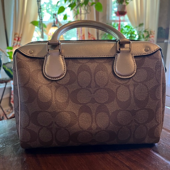 🛑🛑🛑🛑🛑sold🛑🛑🛑🛑🛑🛑🛑Set Coach tan and gold mini crossbodyDO NOTBUY!! SOLD!! - Picture 8 of 16